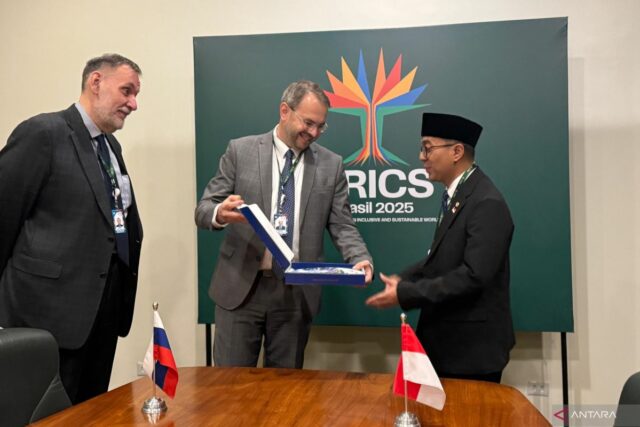 El diccionario apoya la integración de IA con el sector educativo en el foro BRICS

