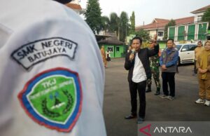 Purwakarta Regent volvió a enviar docenas de estudiantes de secundaria/secundaria de secundaria a cuarteles militares Purwakarta Regent volvió a enviar docenas de estudiantes de secundaria/secundaria de secundaria a cuarteles militares