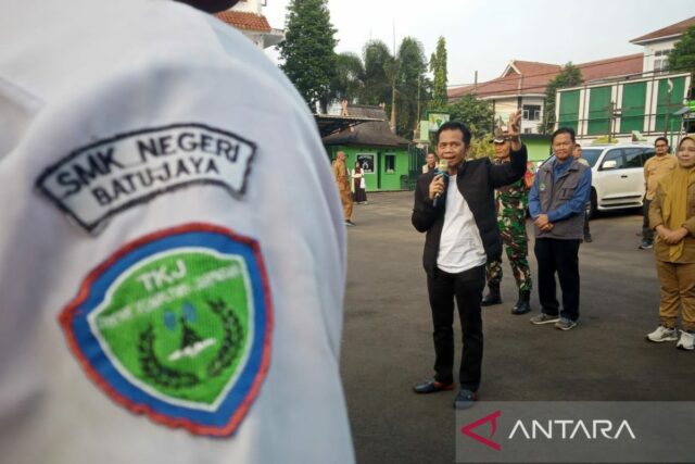 Purwakarta Regent volvió a enviar docenas de estudiantes de secundaria/secundaria de secundaria a cuarteles militares

