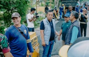 El regente de Karawang le pidió al Ministerio de Obras Públicas que se tomara serias sobre el daño a la carretera en la línea de Pantura. El regente de Karawang le pidió al Ministerio de Obras Públicas que se tomara serias sobre el daño a la carretera en la línea de Pantura.