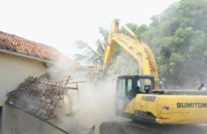 Mantener la sostenibilidad del río, Purwakarta ha sido ordenado 417 edificios ilegales durante una semana Mantener la sostenibilidad del río, Purwakarta ha sido ordenado 417 edificios ilegales durante una semana