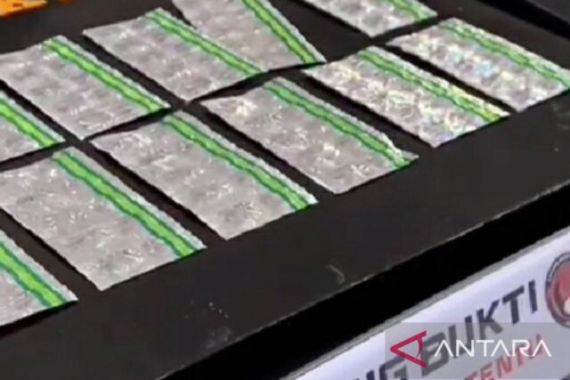 La policía regional de Karawang arrestó a un puesto de comestibles relacionado con narcóticos

