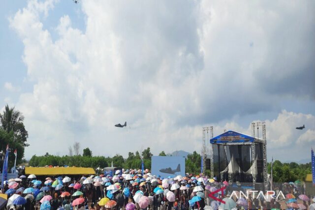 La Fuerza Aérea Indonesia movilizó a los aviones de combate Sukoi hasta F-16 en entrenamiento de combate en el sur de Kalimantan

