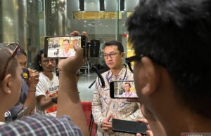 KPK anunció inmediatamente la identidad de 21 sospechosos en la supuesta corrupción de los fondos de subvención de Java Oriental KPK anunció inmediatamente la identidad de 21 sospechosos en la supuesta corrupción de los fondos de subvención de Java Oriental