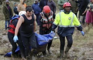 Inundaciones de muerte en Sudáfrica, 49 personas fueron asesinadas y docenas de desaparecidos