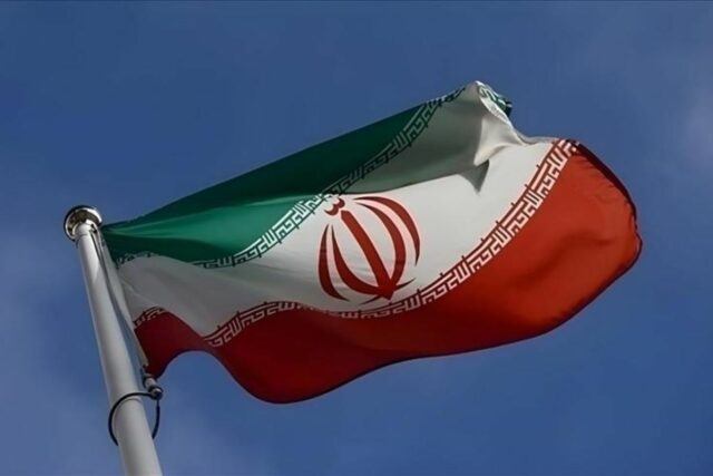 Líder Supremo iraní Khamenei jurando en un ataque israelí

