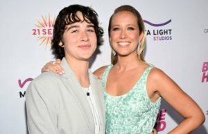 Anna Camp pide a la novia Jade Whipkey « más madura » que los hombres con los que está fechado Anna Camp pide a la novia Jade Whipkey `` más madura '' que los hombres con los que está fechado