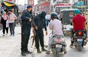 Copia de Jammu y Cachemira, maestro entre 3 empleados del gobierno encarcelado por enlaces terroristas Jammu and Kashmir cop, teacher among 3 govt staffers jailed over terror links