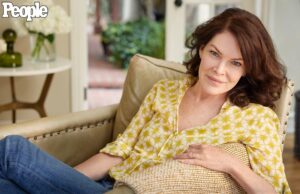 Lara Flynn Boyle fotografió a un perro que paseaba en raras salidas públicas Lara Flynn Boyle fotografió a un perro que paseaba en raras salidas públicas