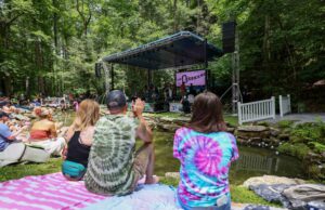 Eche un vistazo a Kentucky en Kentucky en Laurel Cove Music Festival Eche un vistazo a Kentucky en Kentucky en Laurel Cove Music Festival