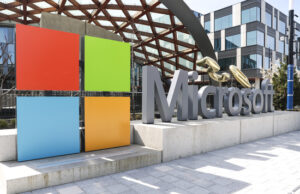 Las firmas de abogados que se derrumbaron a Trump están pagando un precio elevado A Microsoft sign and logo are pictured at the company's headquarters, Friday, April 4, 2025, in Redmond, Wash. (AP Photo/Jason Redmond)