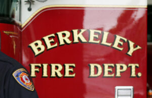 Uno asesinado, uno herido, seis desplazado en el fuego de apartamento de Berkeley One killed, one injured, six displaced in Berkeley apartment fire