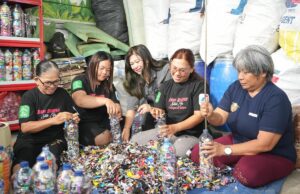 PGE Lahendong Programa de innovación de residuos Bancos de residuos Ciudadanos de Tompaso Raya Sulut PGE Lahendong Programa de innovación de residuos Bancos de residuos Ciudadanos de Tompaso Raya Sulut