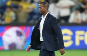 Patrick Kluivert renuncia al equipo nacional indonesio después de ser asesinado por Japón, ¡verifique la verdad!