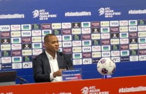 Patrick Kluivert retirando del equipo nacional indonesio, Mike Tyson usa género falso