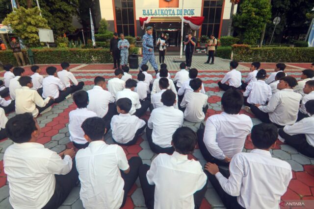 Educación: entre enfoques como cuarteles militares y basado en el "plan de estudios de amor"

