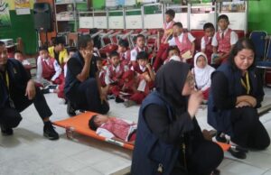 FKM UI Educación y práctica de aprendizaje Gestión de inundaciones de campo SDN en Bekasi FKM UI Educación y práctica de aprendizaje Gestión de inundaciones de campo SDN en Bekasi