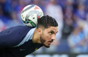 Rayan Cherki rompe el silencio en el movimiento de la ciudad de Man después de deslumbrar Francia STUTTGART, GERMANY - JUNE 5: Rayan Cherki #25 of France warms up before the UEFA Nations League 2025 semifinal match between Spain and France at Stuttgart Arena on June 5, 2025 in Stuttgart, Germany. (Photo by Catherine Steenkeste/Getty Images)
