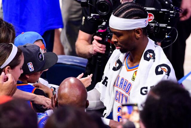 Shai Gilgous-Alexander firma 429 autógrafos antes del partido final de la NBA

