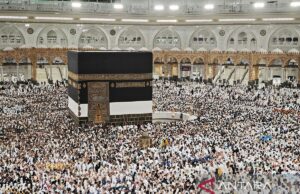 Los peregrinos continúan la última peregrinación con tensa seguridad Los peregrinos continúan la última peregrinación con tensa seguridad