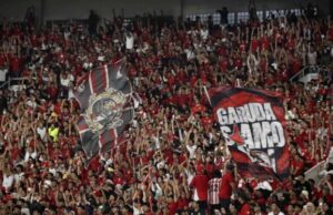 Takbir se hizo eco en SUGBK cuando el equipo nacional indonesio bajó a China