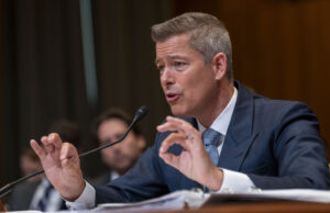 El jefe de transporte era un campeón de ‘reglas de carretera’, pero tiene miedo de los subterráneos Transportation chief was a 'Road Rules' champ—but he's scared of subways