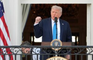 Trump anuncia que la prohibición de viajar que afecta a una docena de países que entrarán en vigencia el lunes Trump announces travel ban affecting a dozen countries set to go into effect Monday