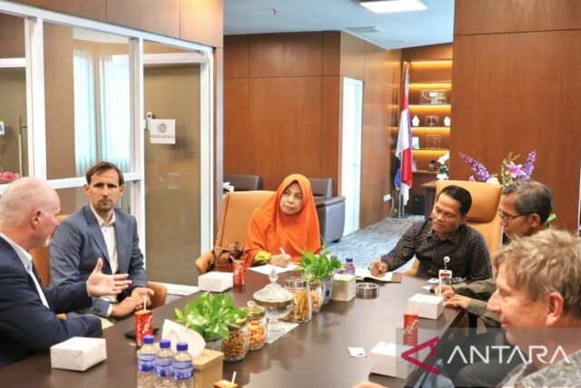 La Universidad de Jambi recibe una visita de trabajo del La Universidad de Jambi recibe una visita de trabajo del Ministerio de Alimentos y Agricultura, Alemania