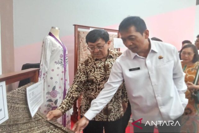 Mantenimiento de Batik típico Batang - Antara News Megapolitan

