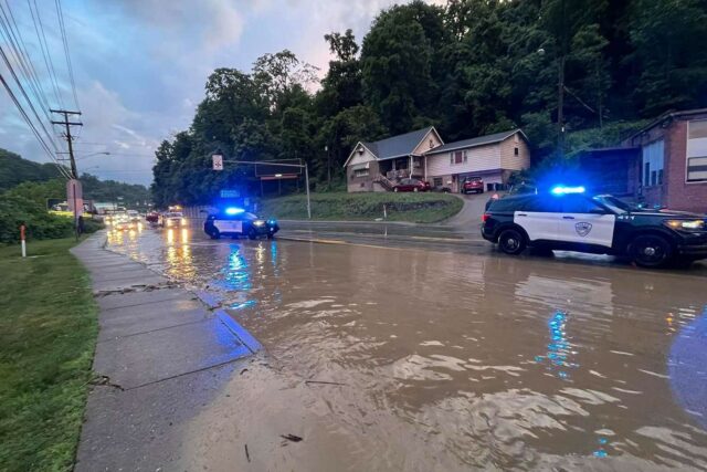 Al menos 4 muertos, varios otros desaparecidos después de la devastación de la tormenta de lluvia en Virginia-Western

