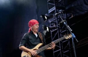 El bajista de la banda de Yuke de la banda 19 celebra el momento de Eid al -adha con la familia en Tasikmalaya El bajista de la banda de Yuke de la banda 19 celebra el momento de Eid al -adha con la familia en Tasikmalaya