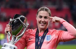 Por qué los porteros de Inglaterra sufrirán por la pérdida de la experiencia de Mary Earps Why England's goalkeepers will suffer for loss of Mary Earps experience