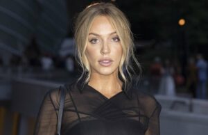 Los jugadores de fútbol de la Universidad de Boston defienden las acusaciones del entrenador Alex Cooper: Informe Los jugadores de fútbol de la Universidad de Boston defienden las acusaciones del entrenador Alex Cooper: Informe