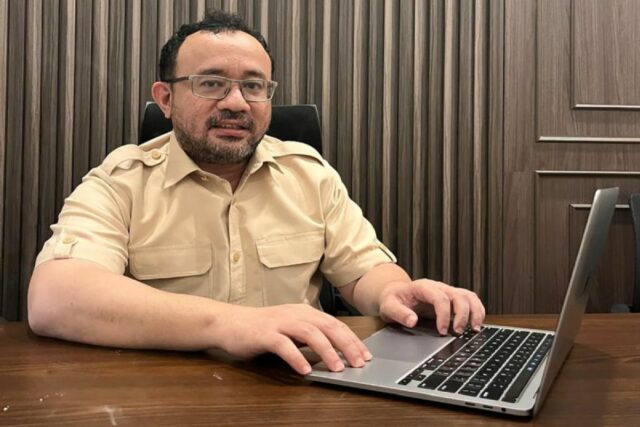 Familia de ex alumnos de ITB apreciando la erradicación de la corrupción prabowo

