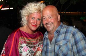 Andrew Zimmern rinde un emotivo homenaje a Anne Burrell « Dotado » en Food & Wine Classic Andrew Zimmern rinde un emotivo homenaje a Anne Burrell `` Dotado '' en Food & Wine Classic