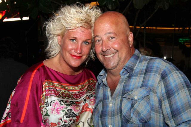 Andrew Zimmern rinde un emotivo homenaje a Anne Burrell `` Andrew Zimmern rinde un emotivo homenaje a Anne Burrell `` Dotado '' en Food & Wine Classic