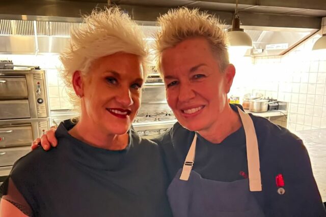 Anne Burrell con su colega Star Food Network 6 días antes de su muerte

