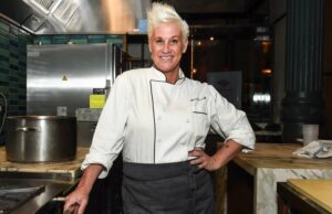 Carla Hall, Gigi Hadid y más rinden homenaje a la estrella de la Red de Alimentos de Anne Burrell Carla Hall, Gigi Hadid y más rinden homenaje a la estrella de la Red de Alimentos de Anne Burrell