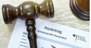 Debido a los procedimientos de asilo: el tribunal administrativo de Schwerin exige más jueces Debido a los procedimientos de asilo: el tribunal administrativo de Schwerin exige más jueces