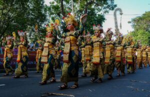 Se considera que la fiesta de artes de Bali tiene un impacto positivo en los negocios de turismo local Se considera que la fiesta de artes de Bali tiene un impacto positivo en los negocios de turismo local