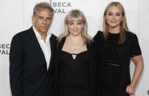 Ella Stiller se siente «afortunada» por el apoyo de los padres mientras ella hizo su debut en el camino (exclusivo) Ella Stiller se siente "afortunada" por el apoyo de los padres mientras ella hizo su debut en el camino (exclusivo)