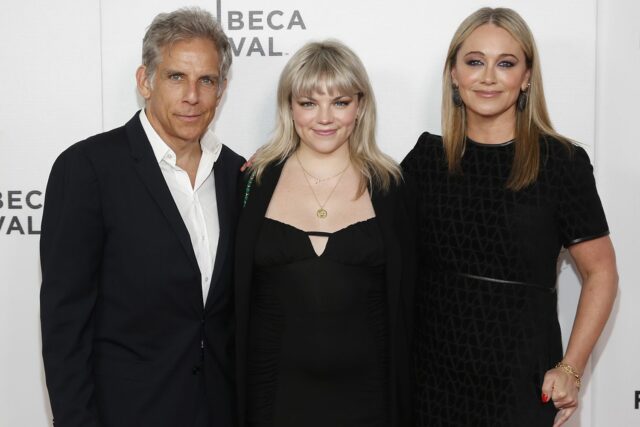 Ella Stiller se siente "afortunada" por el apoyo de los padres mientras ella hizo su debut en el camino (exclusivo)

