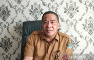 Manado apoya las actividades de rendimiento del arte en el mercado turístico de Bunaken Manado apoya las actividades de rendimiento del arte en el mercado turístico de Bunaken