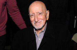Dominic Chianese cantará y hablará de la «carrera a cuadros» en el show de Nueva York (exclusivo) Dominic Chianese cantará y hablará de la "carrera a cuadros" en el show de Nueva York (exclusivo)