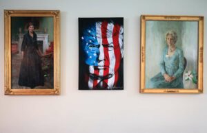 La Casa Blanca está colgando de una nueva pintura de Trump, donde Hillary Clinton era el retrato de Hillary La Casa Blanca está colgando de una nueva pintura de Trump, donde Hillary Clinton era el retrato de Hillary