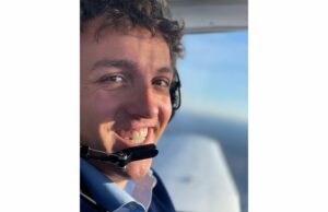 El piloto asesinado en un accidente aéreo esperaba al primer bebé con una mujer. El piloto asesinado en un accidente aéreo esperaba al primer bebé con una mujer.