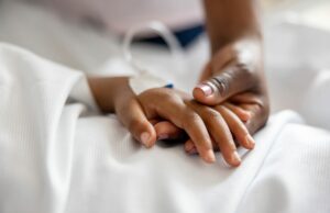 Niña, de 4 años, diagnosticada con cáncer raro después de que mamá pensó que estaba enferma Niña, de 4 años, diagnosticada con cáncer raro después de que mamá pensó que estaba enferma