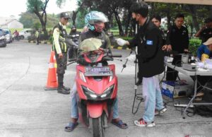 Bekasi Regency Gobierno de prueba de pruebas de vehículos motorizados para presionar la contaminación del aire Bekasi Regency Gobierno de prueba de pruebas de vehículos motorizados para presionar la contaminación del aire