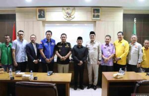 11 partidos políticos en Bekasi Regency reciben asistencia financiera por valor de Rp.5 mil millones 11 partidos políticos en Bekasi Regency reciben asistencia financiera por valor de Rp.5 mil millones
