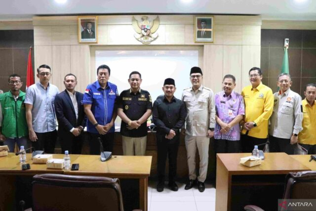 11 partidos políticos en Bekasi Regency reciben asistencia financiera por valor de Rp.5 mil millones

